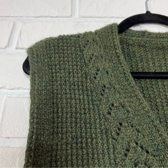 14. Vintage handmade forest green knit sweater vest - Picture 5 of 5